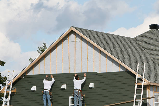 Professional Siding technician working in Oxon Hill, MD